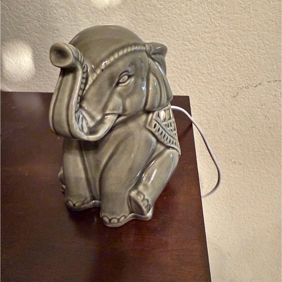 Gray Elephant Wax Warmer - Picture 2 of 2